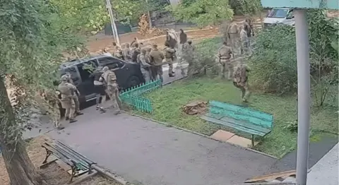 ДБР розслідує конфлікт між СБУ та ГУР у Києві: двом військовим оголошено підозри