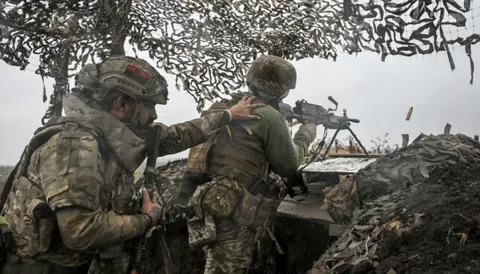 На Придніпровському напрямку ворог збільшив удари по цивільних — військові