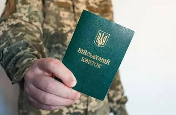 Водія чернівецької маршрутки, який ображав військових, мобілізували