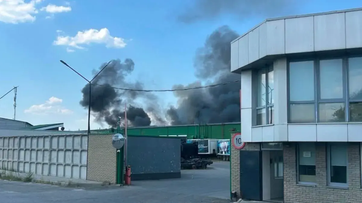 Удар по Дніпру: знищено склад ВООЗ із медичними вантажами