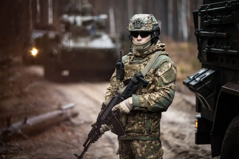До 460 тисяч: військовим та поліцейським затвердили мотиваційні доплати