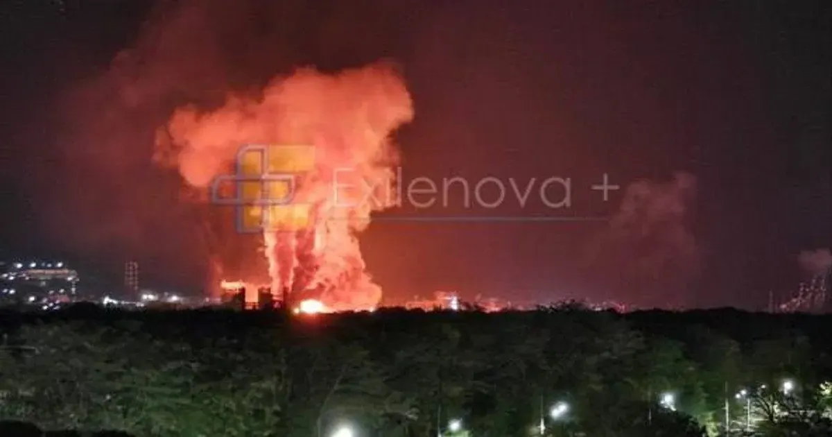 У Новоросійську триває атака: центр міста в диму, є повідомлення про влучання