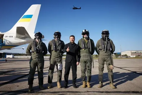 У Канаді 21 український пілот готується до F-16 та Gripen — Зеленський відвідав школу