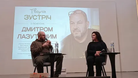 Лазуткін у Луцьку зачитав поезію з майбутньої збірки «Ваші храми стануть каміння
