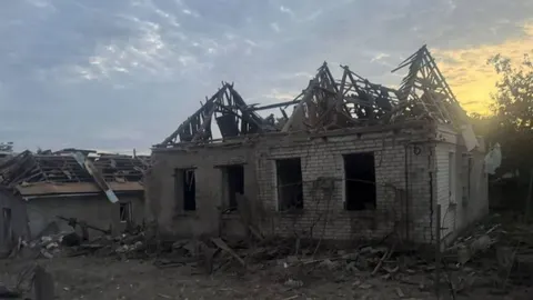 Російський авіаудар по Запоріжжю: пошкоджені будинки, інформація про людину під
