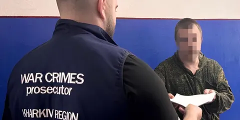 Двом полоненим окупантам оголосили підозру за утримання цивільного у погребі
