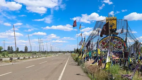 Військові показали стелу на межі Донеччини та Дніпропетровщини після обстрілів