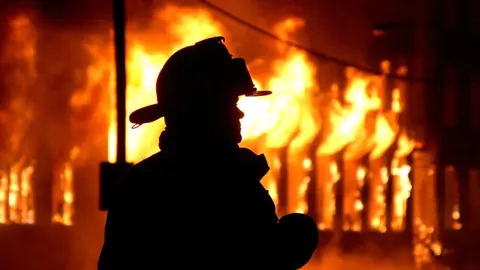 У Києві після атаки РФ пожежі та заблоковані люди: наслідки у районах