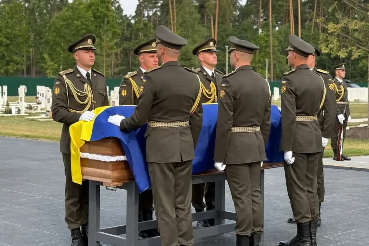 Останки Євгена Коновальця перепоховали на Національному військовому кладовищі