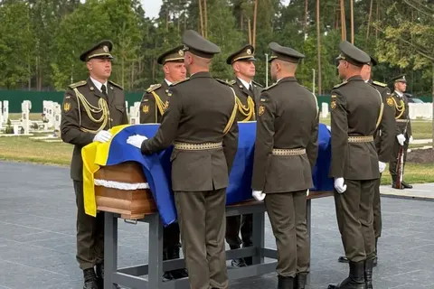 Останки Євгена Коновальця перепоховали на Національному військовому кладовищі