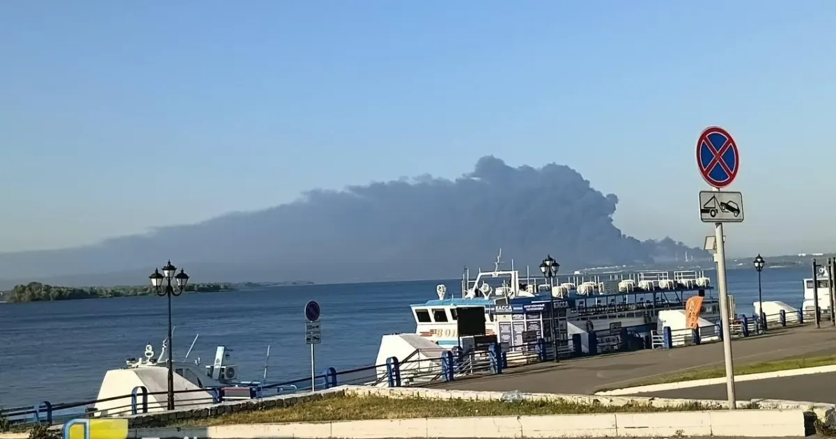 Сили оборони атакували НПЗ у Саратові та аеродром Енгельс