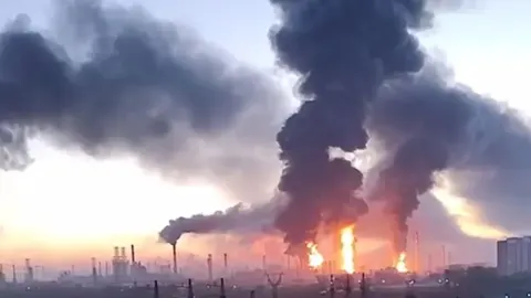 Генштаб: удар по Московському НПЗ уразив три установки, сталася масштабна пожежа