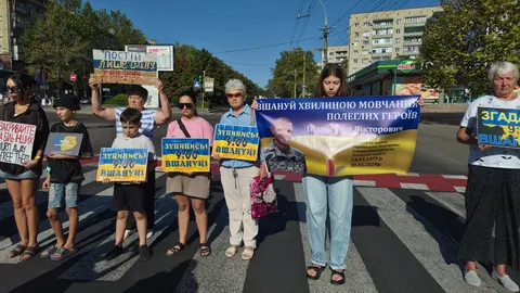 У Миколаєві хвилиною мовчання вшанували загиблих на війні