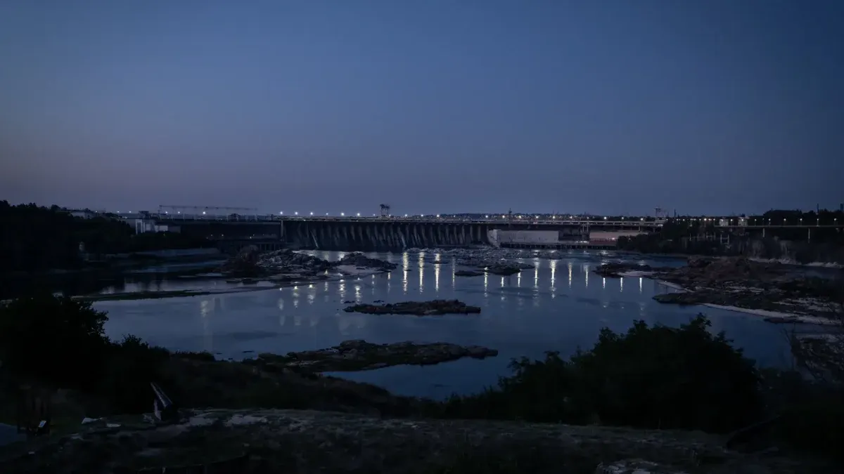 Росія використовує висохле Каховське водосховище для просування до Запоріжжя