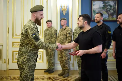 Зеленський нагородив військових зв’язку та кібербезпеки напередодні професійного