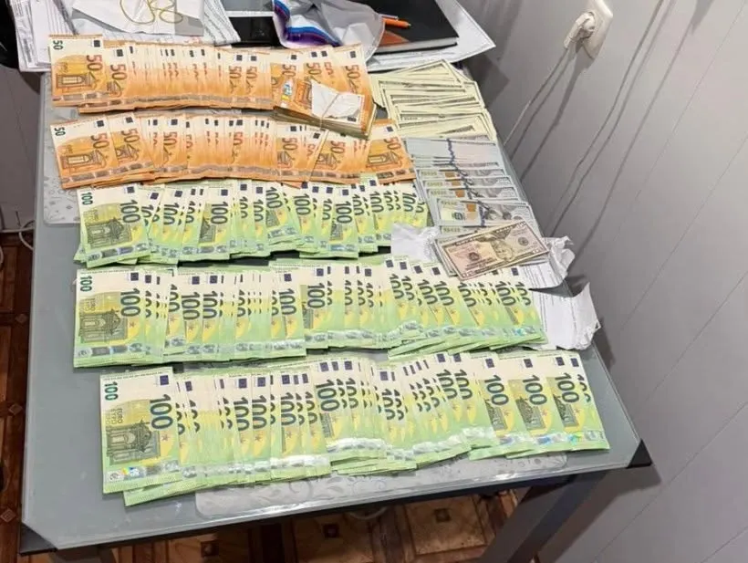 Контрабанда 17 автівок під виглядом гуманітарки: справу скеровано до суду