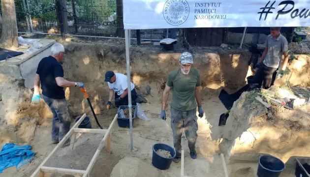 У Львові ексгумували останки 17 польських та німецьких військових