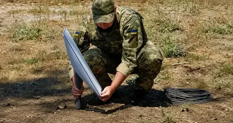 Аналітик: приватні компанії отримують контроль над критичною для війни інфраструктурою