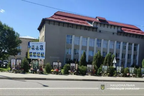 На Тернопільщині трьох неповнолітніх покарали за танці під російську музику біля