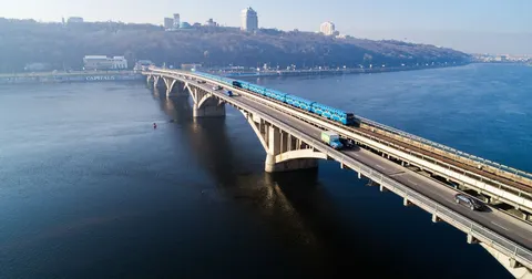 Удар по київських мостах може спричинити колапс — офіцер ЗСУ