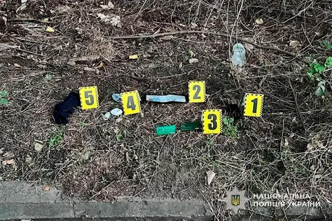 У Дніпрі двоє чоловіків побили військового й забрали сумку з грошима