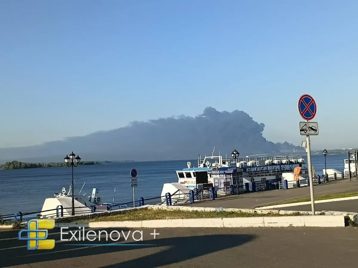 Зеленський підтвердив ураження НПЗ у Саратові та аеродрому «Енгельс»