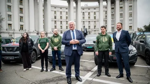 Сили оборони отримали 21 автомобіль від норвезьких волонтерів
