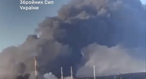 Сили оборони вночі уразили НПЗ у Саратові, аеродром «Енгельс» та нафтобазу в Калузькій області