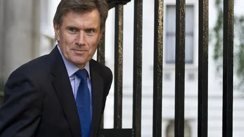 Ексглава MI6: переговори України та РФ можуть стартувати до 2027 року