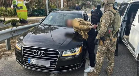 Шахрая, який ошукав матір загиблого військового на 7 млн грн, засудили до 8 рокі