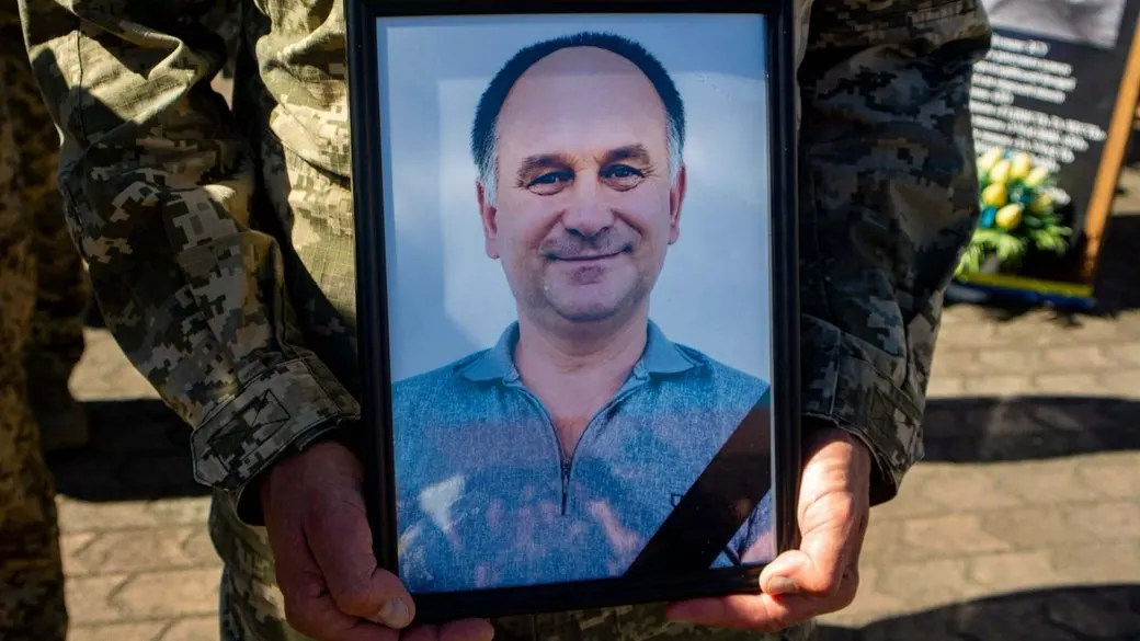 На Рівненщині попрощалися з воїном 47-ї інженерної бригади Василем Семенюком