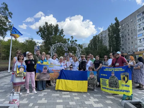 У Південноукраїнську відкрили меморіал на честь полонених і зниклих бійців
