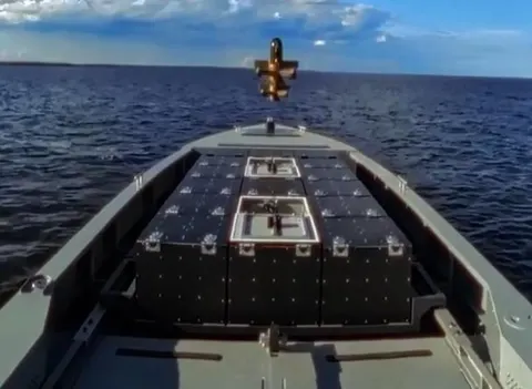 На морський дрон MAGURA MV11 встановили дрони-перехоплювачі Sting
