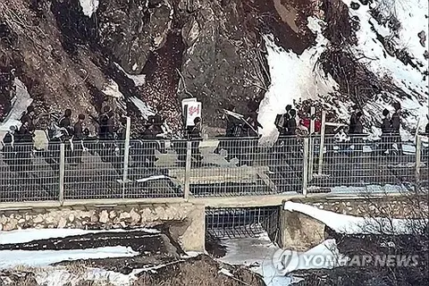 Солдати КНДР перетнули кордон: військові РК відкрили вогонь