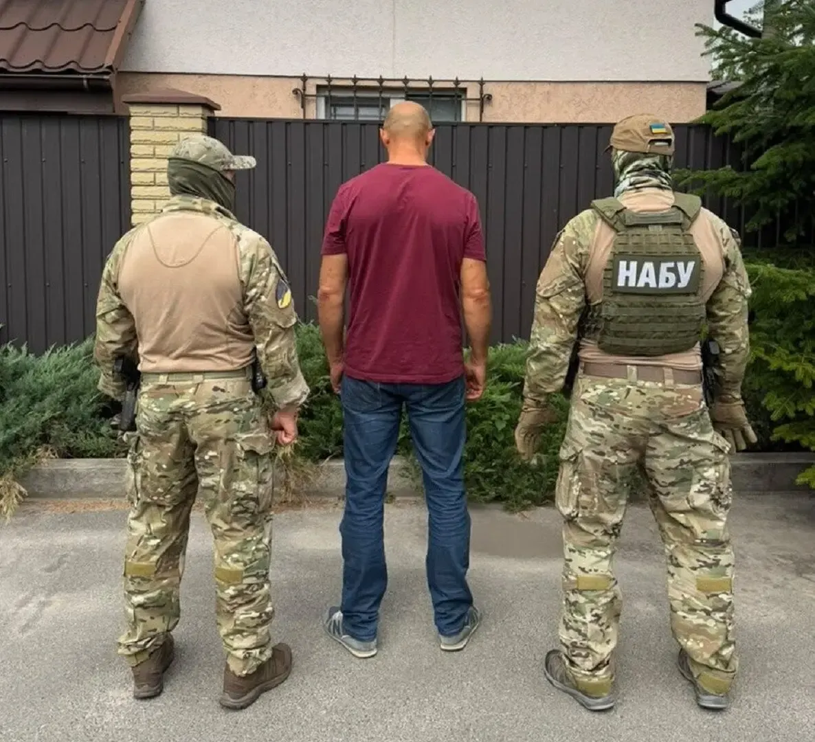 За хабар у 4,5 млн грн затримали військових, які приймали засоби РЕБ