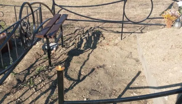 На Одещині пошкодили три могили військовослужбовців