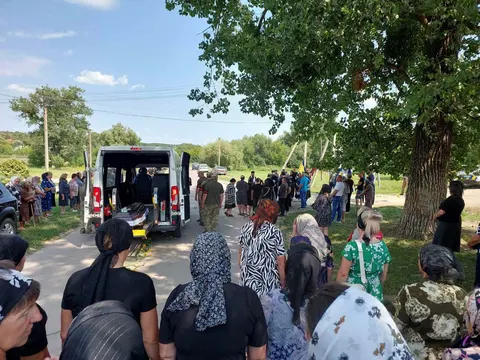 На Тернопільщині попрощалися з 28-річним воїном Романом Бондарчуком