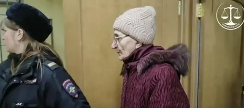 РФ засудила 70-річну мешканку Токмака до 15 років колонії за донати ЗСУ