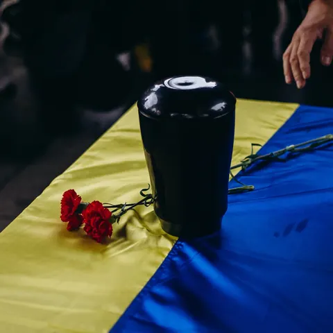 Прах військових на ТОТ: схеми, маршрути і ціни доставки