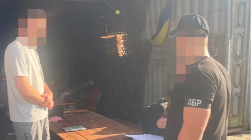 ДБР затримало військового за спробу продати 6 тонн вибухівки