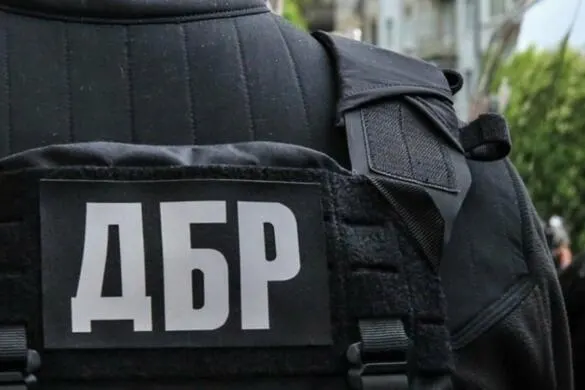 ДБР викрило схему з бойовими виплатами бухгалтерам військової частини на Запоріжжі
