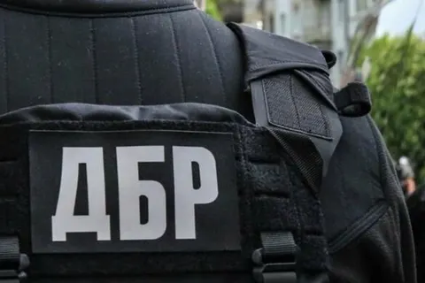 ДБР викрило схему з бойовими виплатами бухгалтерам військової частини на Запоріж