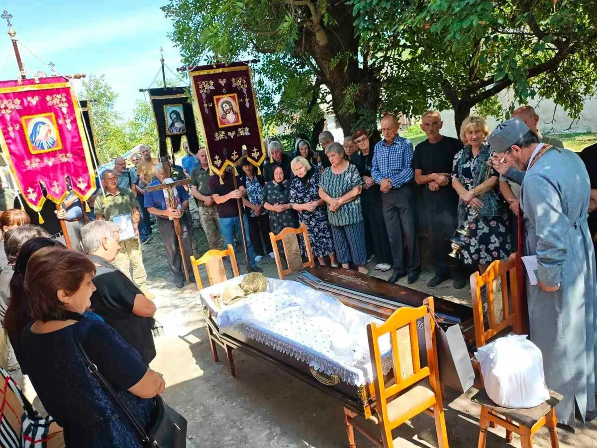 На Тернопільщині попрощалися з військовим Степаном Бурдашем