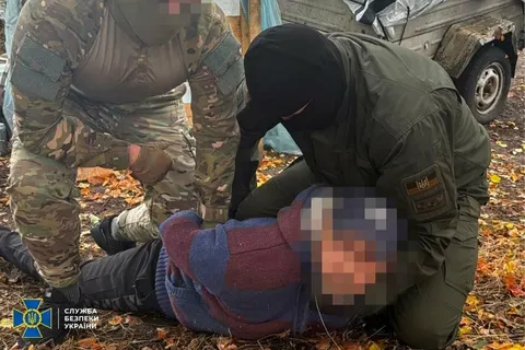 СБУ затримала на Харківщині інформатора рф, який наводив удари на артилерію ЗСУ