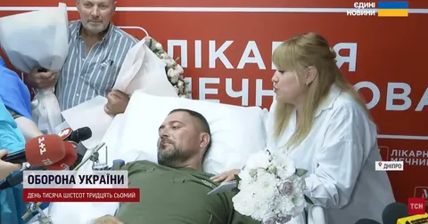 У реанімації Дніпра поранений воїн одружився з коханою