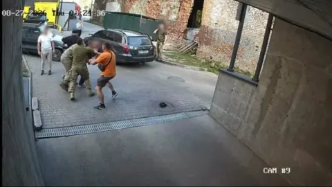 Львів: через силу під час мобілізації відкрили провадження за ст. 365 ККУ