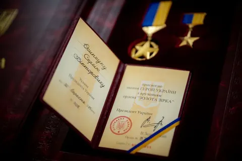 Зеленський відзначив нагородами 330 військових, 207 — посмертно