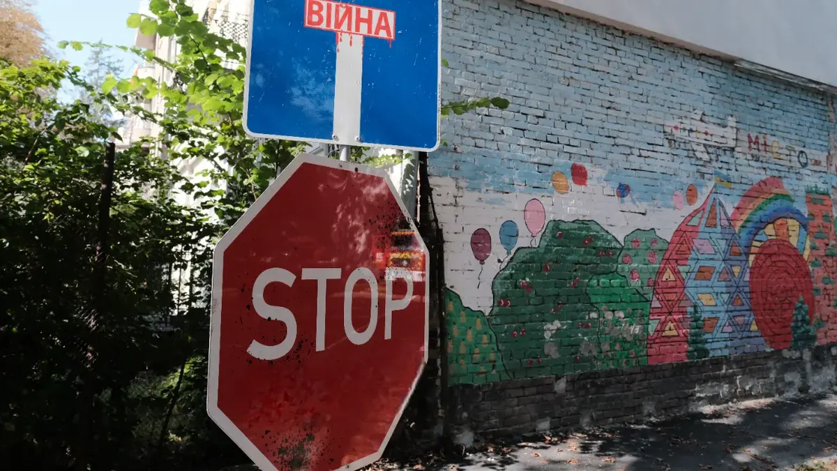 Понад половина українців готова до заморожування війни за умов — опитування