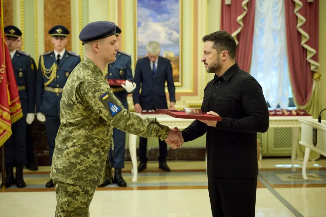 Зеленський у День Повітряних сил відзначив нагородами захисників неба