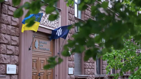 ДБР передало до суду справу прикордонника та його спільників за продаж наркотикі